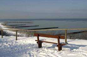 Graal-Müritz Blick auf den Strand mit Buhnen im Winter